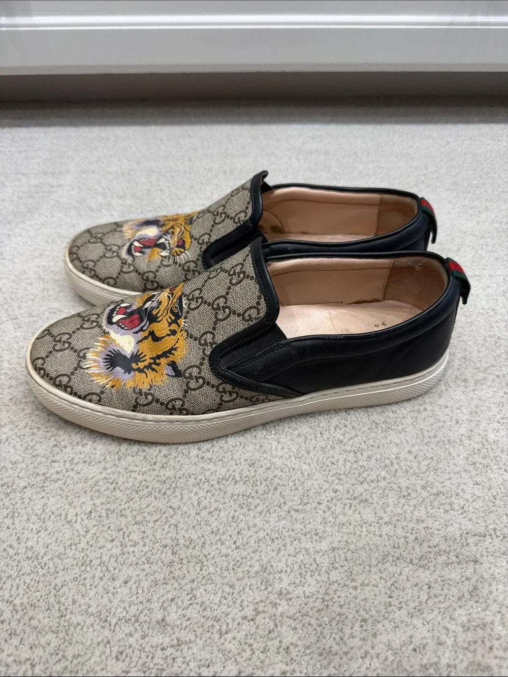 Gucci Beige/Black GG Supreme Tiger Slip-On Loafers